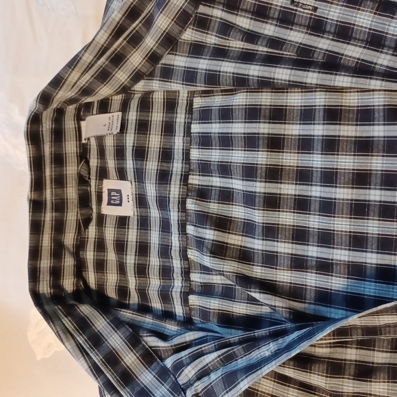 Men's Short Sleeve Gap Button Down Shirt. Large. Dark Navy Blue Plaid/Check. - Picture 4 of 8